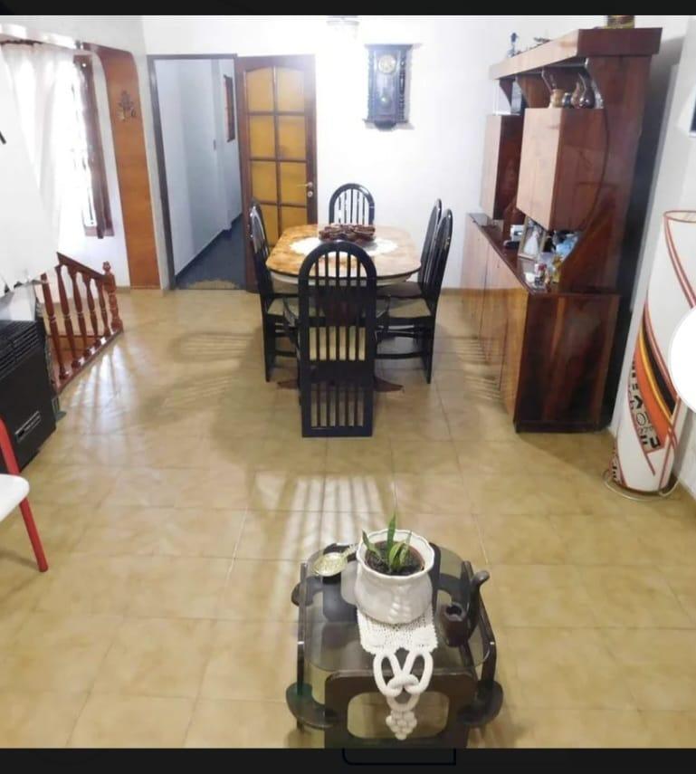Foto de VENDE CASA 4 AMBIENTES CON PILETA, QUINCHO/MONOAMBIENTE Y DOBLE GARAJE, imagen 3