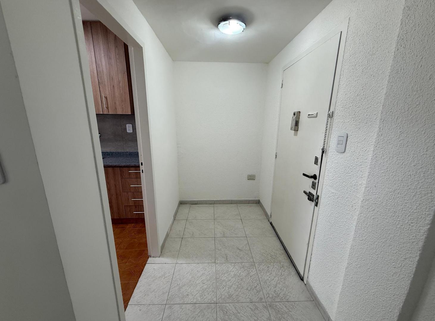 Foto de DEPARTAMENTO 3 AMBIENTES CON BALCON VELEZ SARFIELD/PARQUE AVELLANEDA, imagen 4