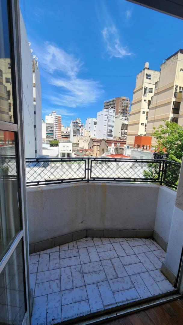 ¡Departamento de 3 Ambientes a Reciclar con Balcón! 4