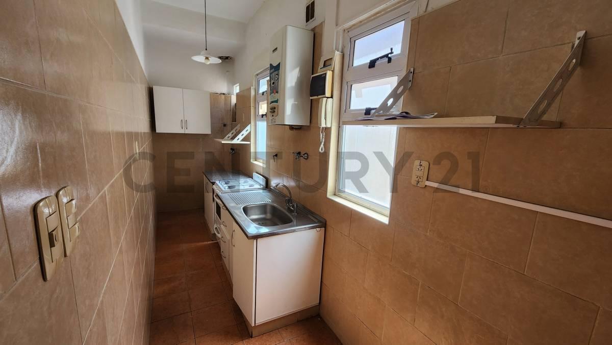 ¡Departamento de 3 Ambientes a Reciclar con Balcón! 1