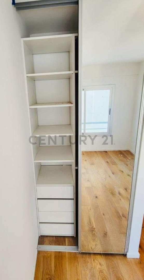 Venta Cuatro Ambientes con Cochera Caballito 3