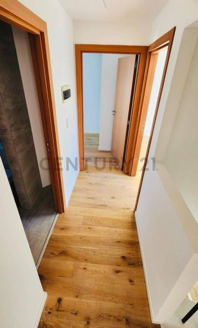 Venta Cuatro Ambientes con Cochera Caballito 5