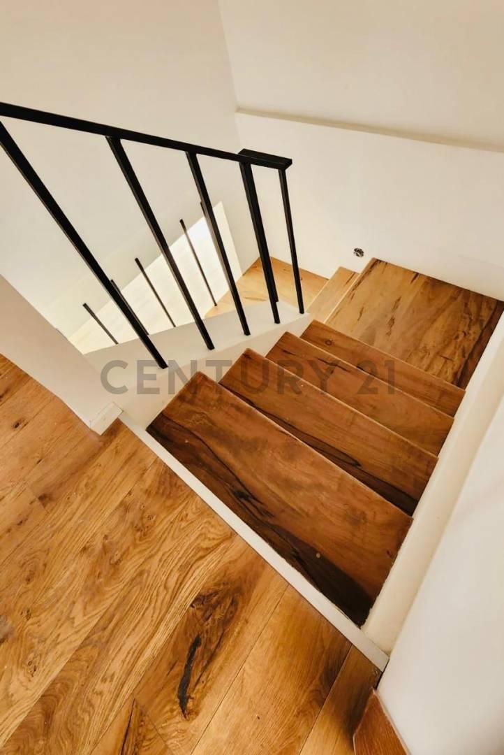 Venta Cuatro Ambientes con Cochera Caballito 2