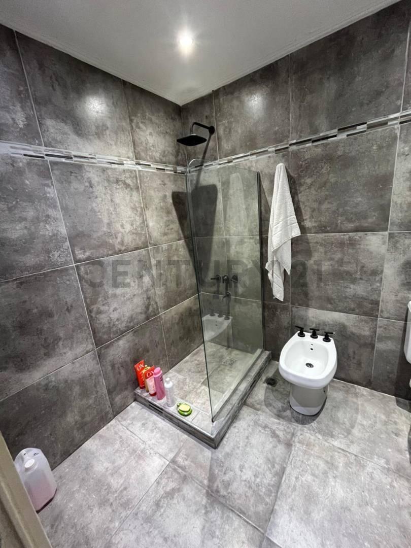 Casa Reciclada con Terraza · 6 Amb. 1