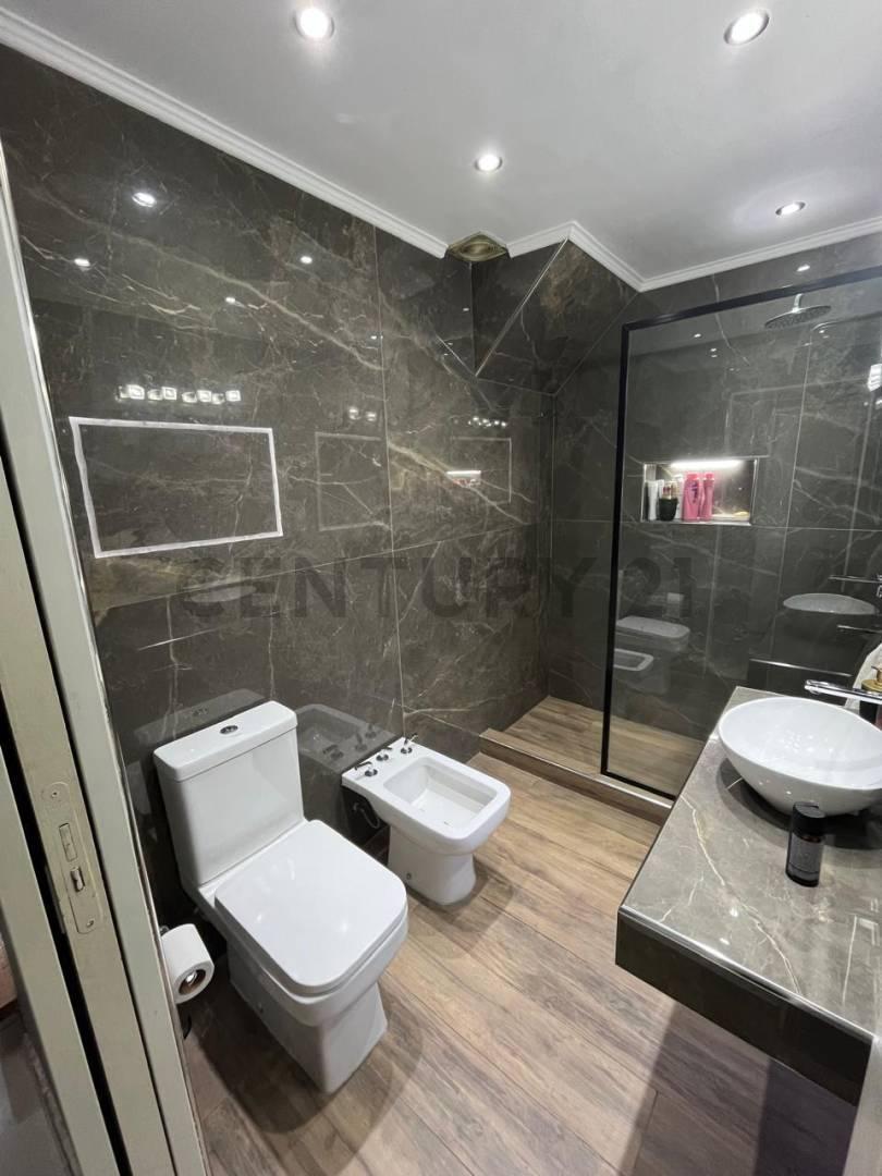 Casa Reciclada con Terraza · 6 Amb. 2