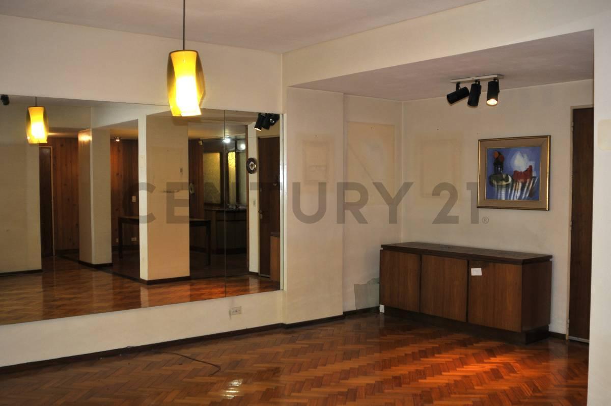 VENTA-DEPARTAMENTO 3 AMBIENTES AL FRENTE CON BALCÓN CORRIDO Y DEPENDENCIA DE SERVICIO