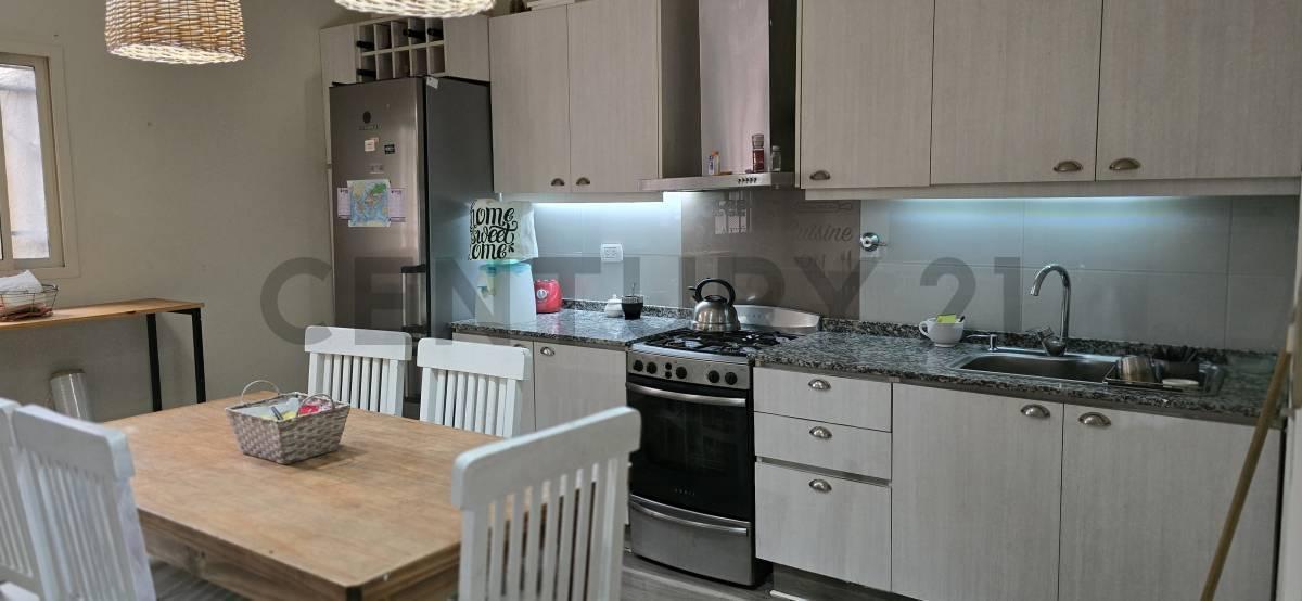 Casa 4 ambientes en San justo con Patio y Terraza