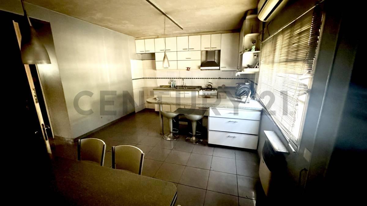 Foto de VENTA - LOCAL COMERCIAL + DOS DEPARTAMENTOS EN BLOQUE - FLORES, imagen 5