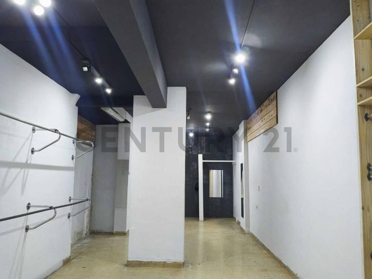 Foto de Alquiler - Local Comercial a la Calle, imagen 2
