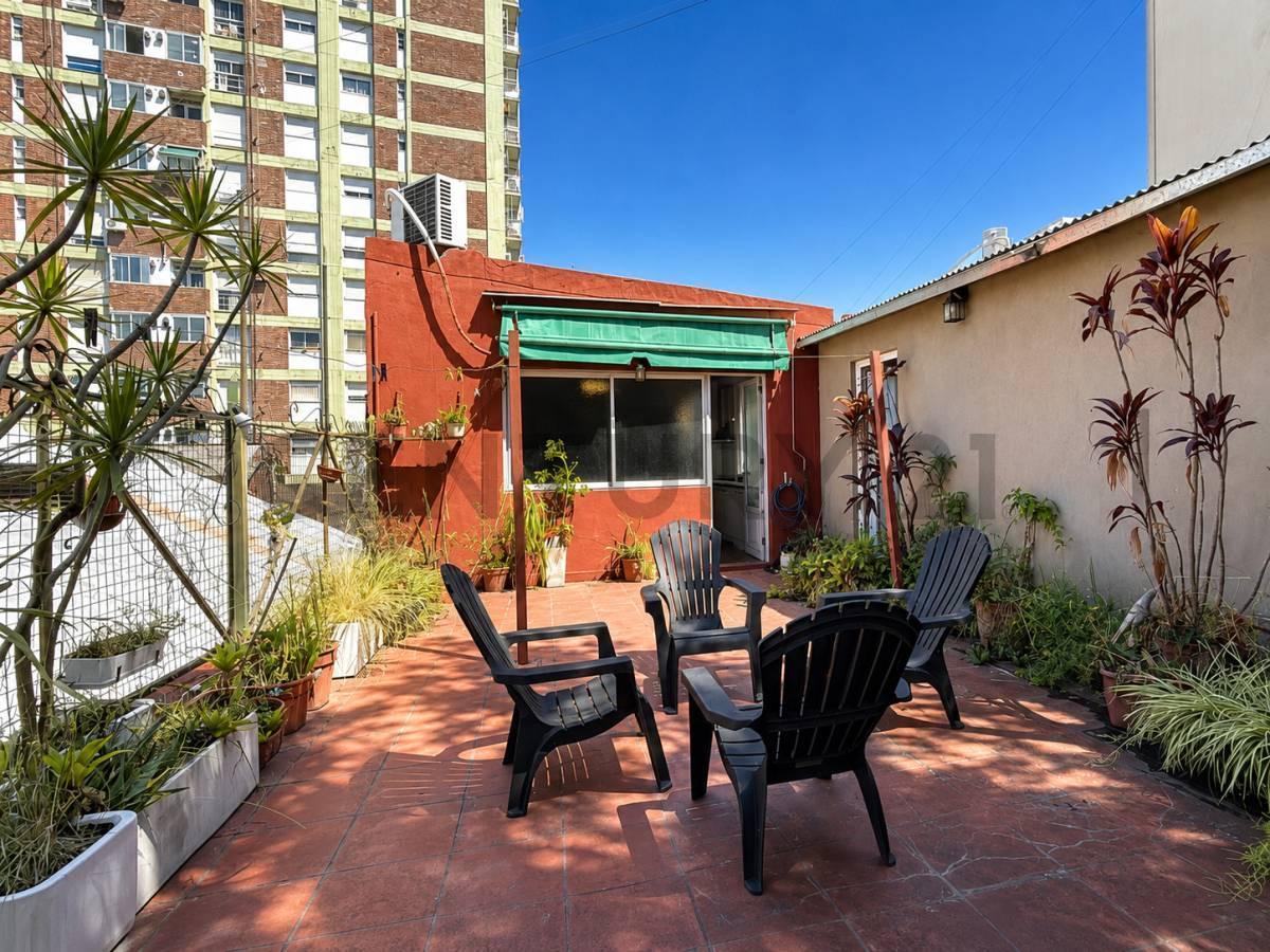 Foto de VENTA PH 6 AMB - SIN EXPENSAS Y TERRAZA PROPIA - ALMAGRO, imagen 2
