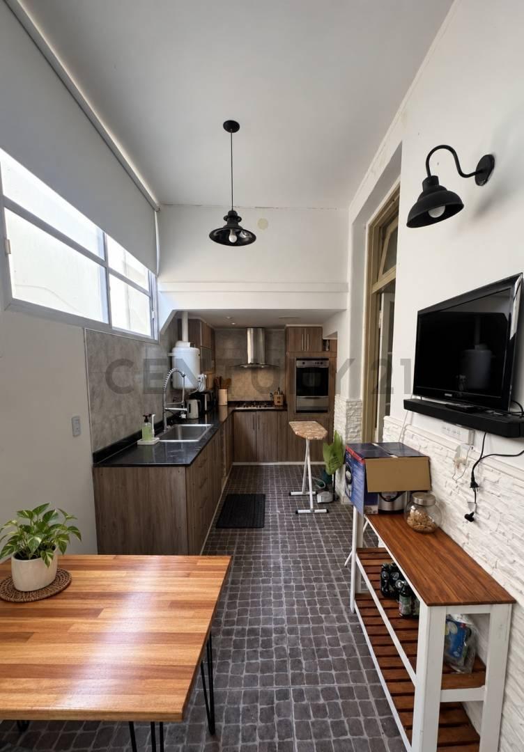 Foto de PH 5 ambientes con quincho y gran terraza de uso exclusivo – Almagro, imagen 2