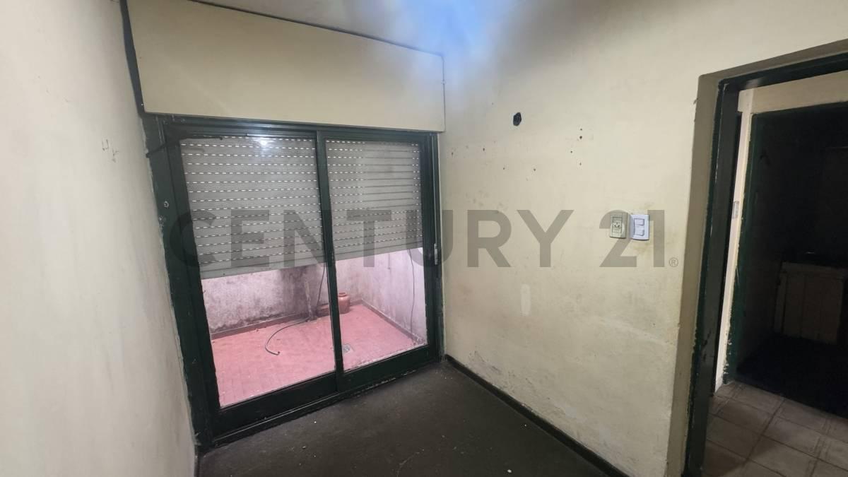 Foto de VENTA - LOCAL COMERCIAL + DOS DEPARTAMENTOS EN BLOQUE - FLORES, imagen 4