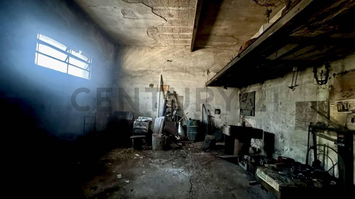 Foto de VENTA - LOCAL COMERCIAL + DOS DEPARTAMENTOS EN BLOQUE - FLORES, imagen 3