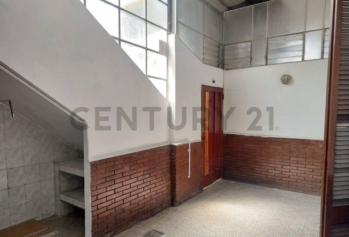 Foto de VENTA | PH 2 AMBIENTES CON ENTREPISO | PARQUE CHACABUCO, imagen 2