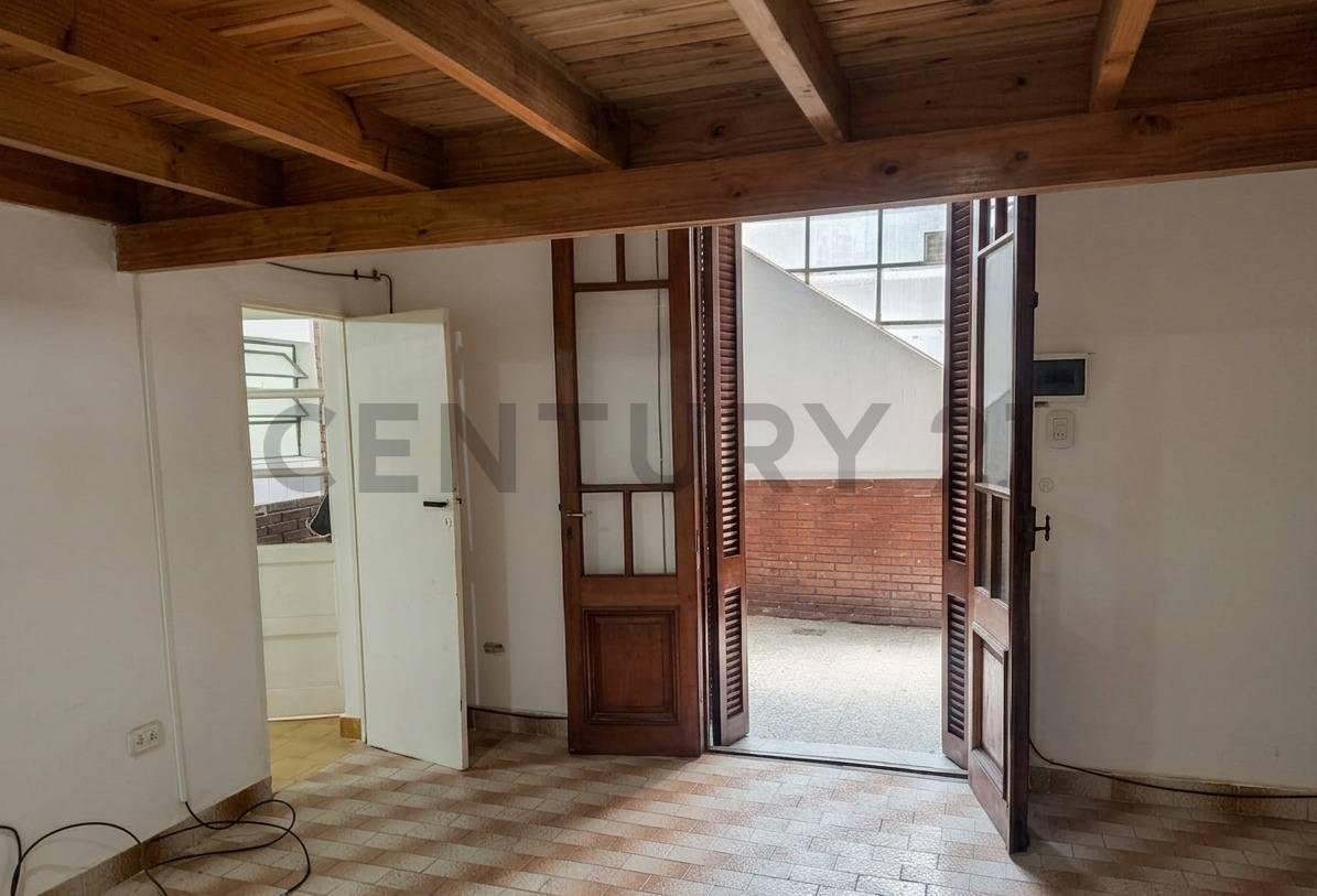 Foto de VENTA | PH 2 AMBIENTES CON ENTREPISO | PARQUE CHACABUCO, imagen 3