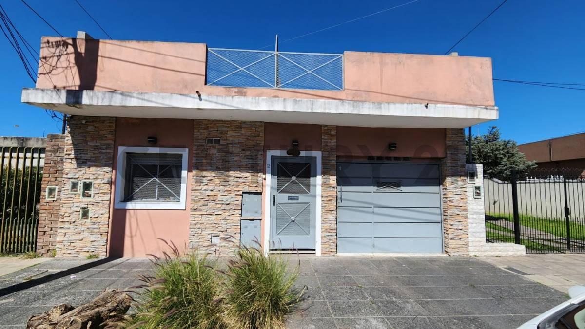 Foto de Venta de Casa 4 Ambientes con Pileta + Departamento de 2 Ambientes, imagen 1