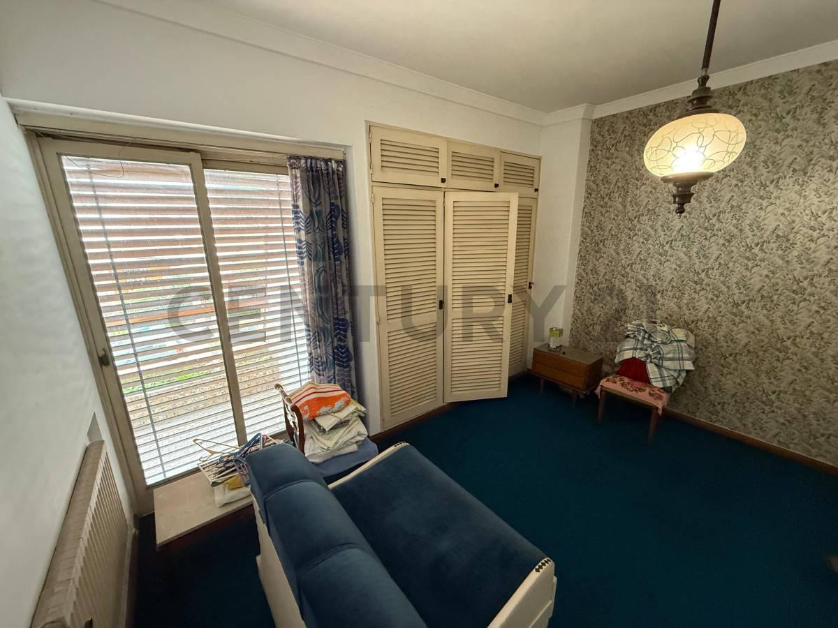 Foto de Casa de 5 ambientes en lote propio con pileta y cochera para 3 autos, imagen 3