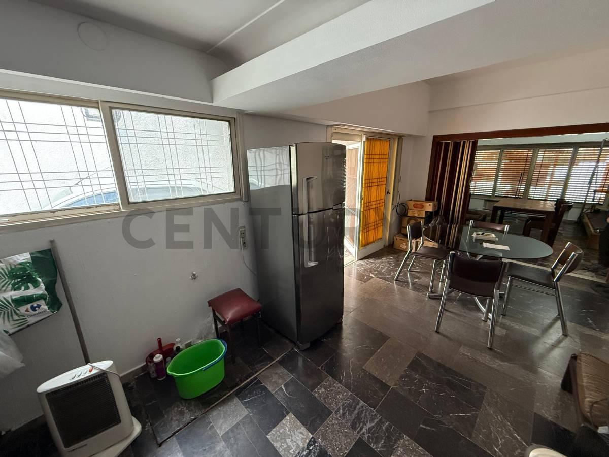 Foto de Casa de 5 ambientes en lote propio con pileta y cochera para 3 autos, imagen 4