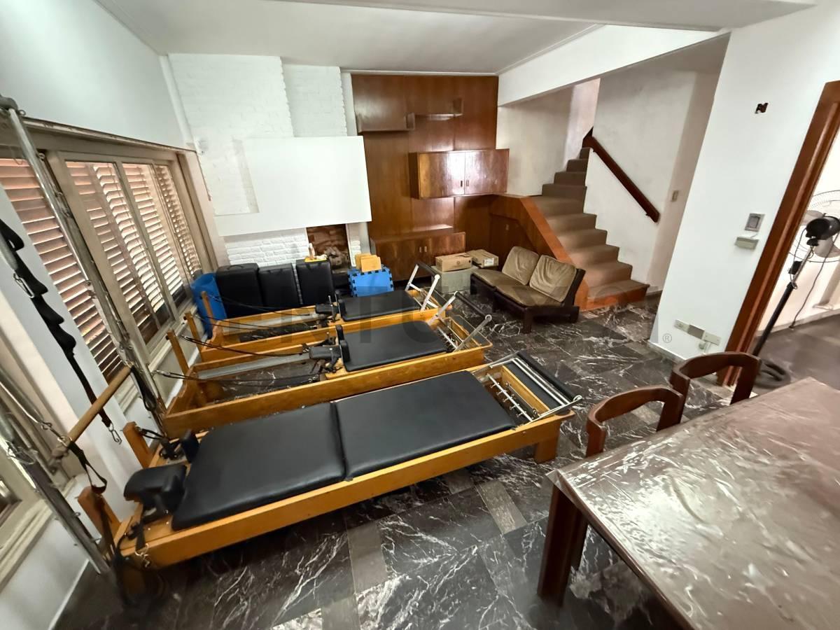 Foto de Casa de 5 ambientes en lote propio con pileta y cochera para 3 autos, imagen 1