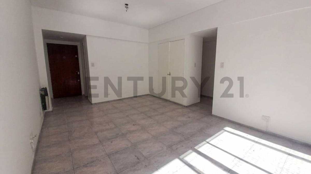 Foto de VENTA DEPARTAMENTO 3 AMBIENTES CON DEPENDENCIA EN ALMAGRO, imagen 3