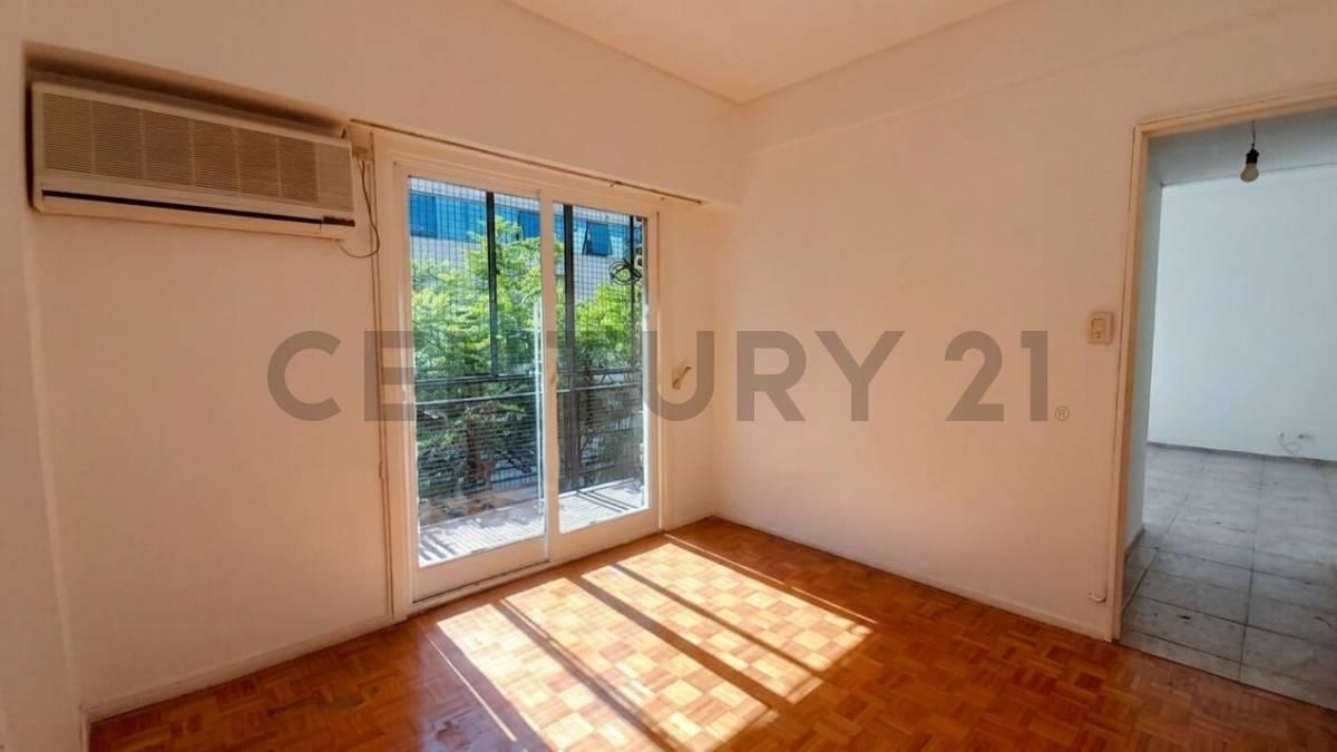 Foto de VENTA DEPARTAMENTO 3 AMBIENTES CON DEPENDENCIA EN ALMAGRO, imagen 4
