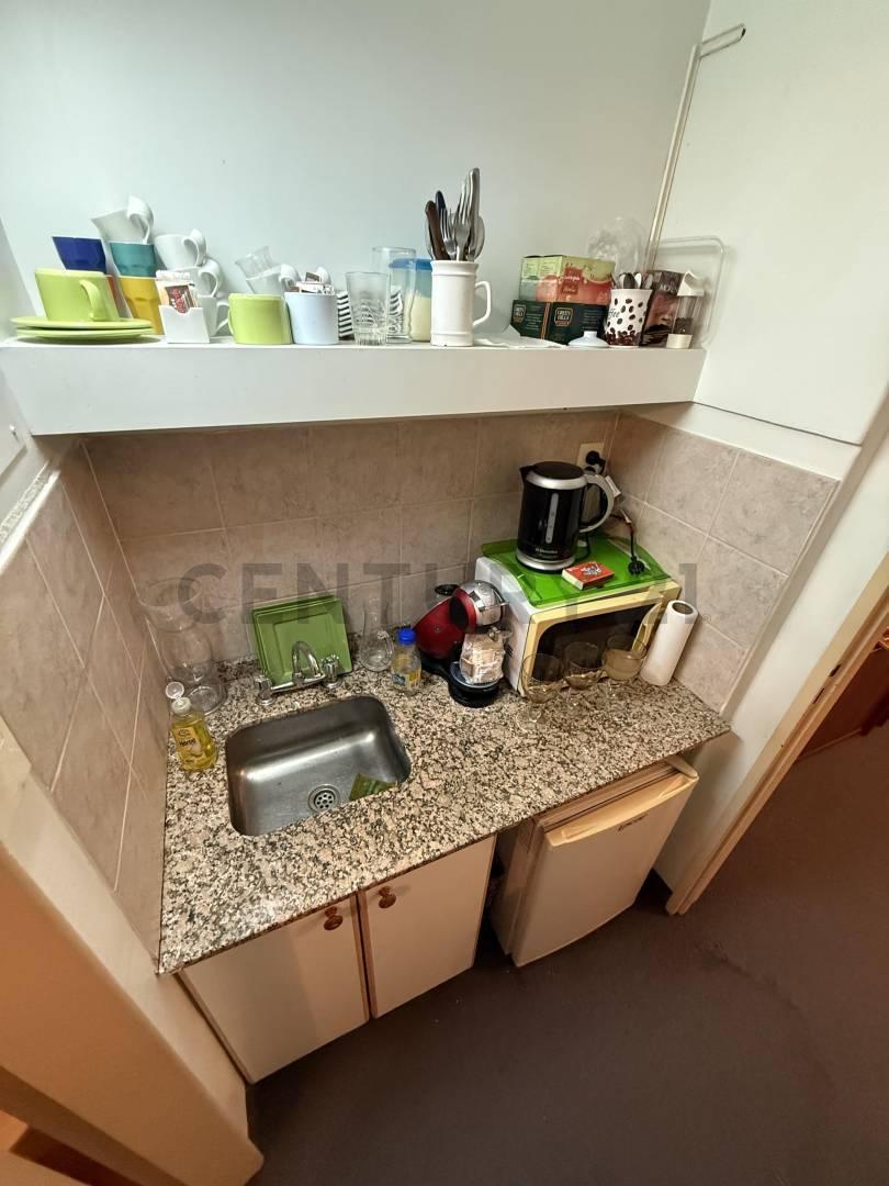 Foto de VENTA OFICINA 2 AMBIENTES EN MICROCENTRO CON COCINA, imagen 5