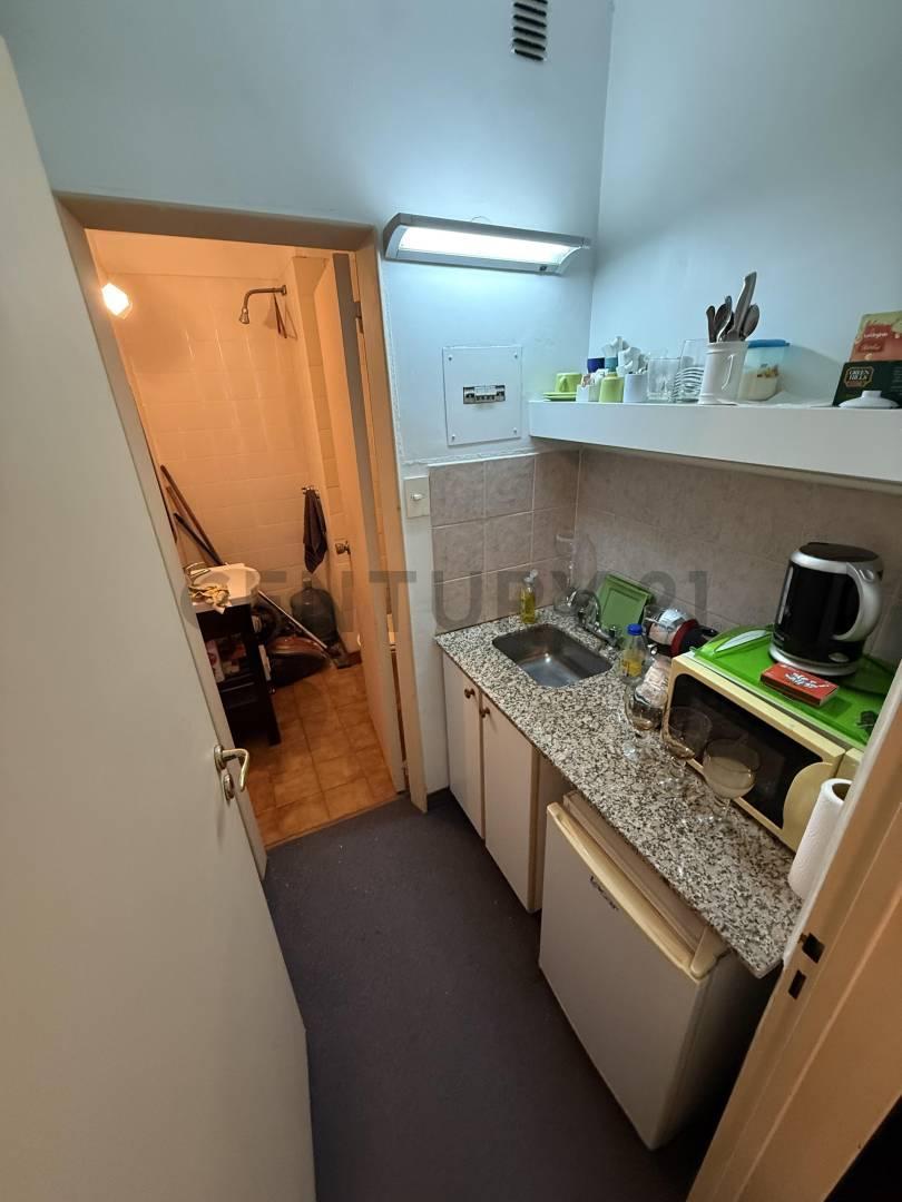 Foto de VENTA OFICINA 2 AMBIENTES EN MICROCENTRO CON COCINA, imagen 3