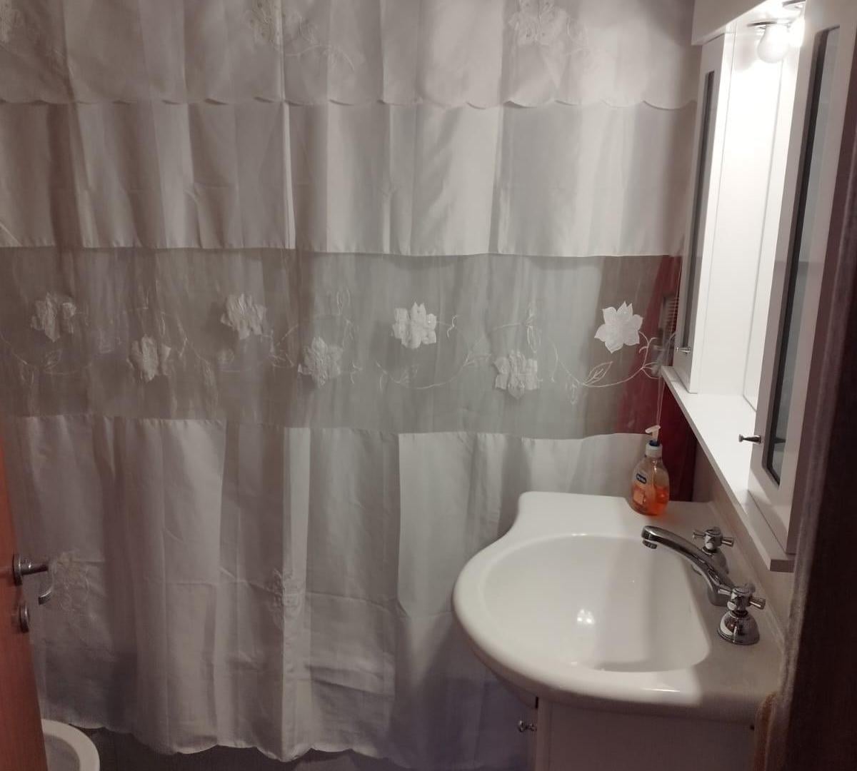 Foto de DEPARTAMENTO 2 AMBIENTES EN ALQUILER CON BALCÓN Y PILETA EN EL EDIFICIO, imagen 3