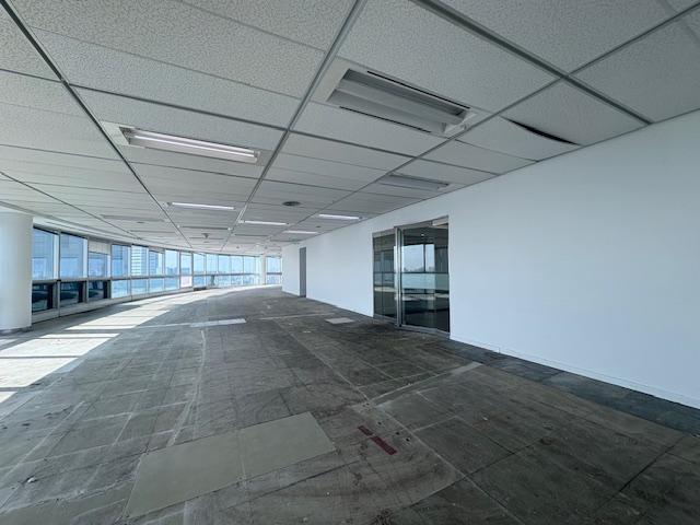 Foto de Oficina en Panamericana Plaza - Piso alto, imagen 4