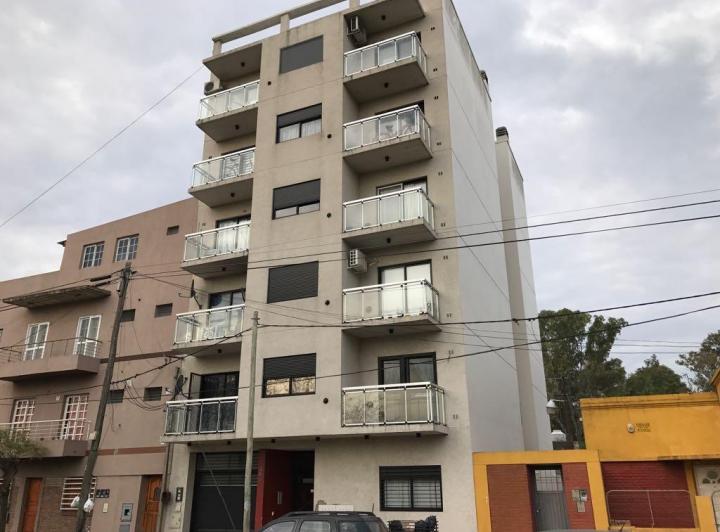 Alquiler MONOAMBIENTE PB C/ PATIO Boulevard 84 . LA PLATA 1