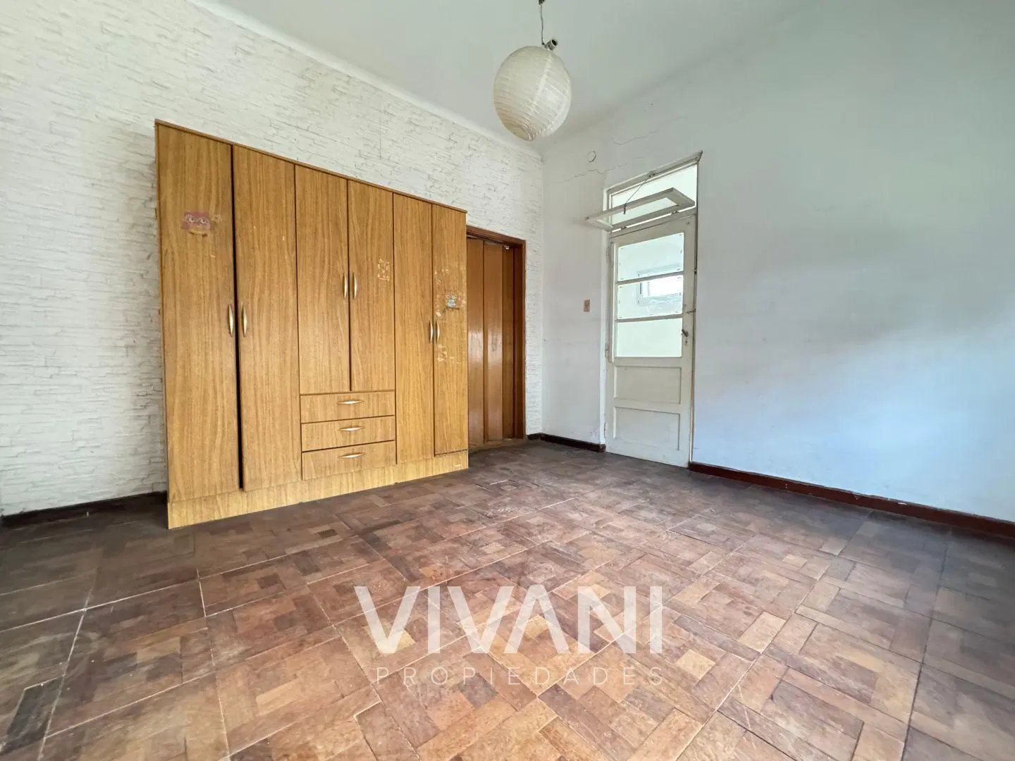VENTA DE CASA- Calle 3 entre 66 y 67 2 dorm patio cochera 5
