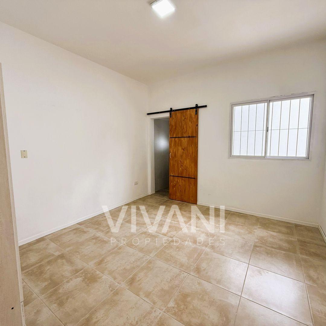Foto de Galpón / Nave Industrial / Deposito + Casa u oficinas Calle 123 entre, imagen 2