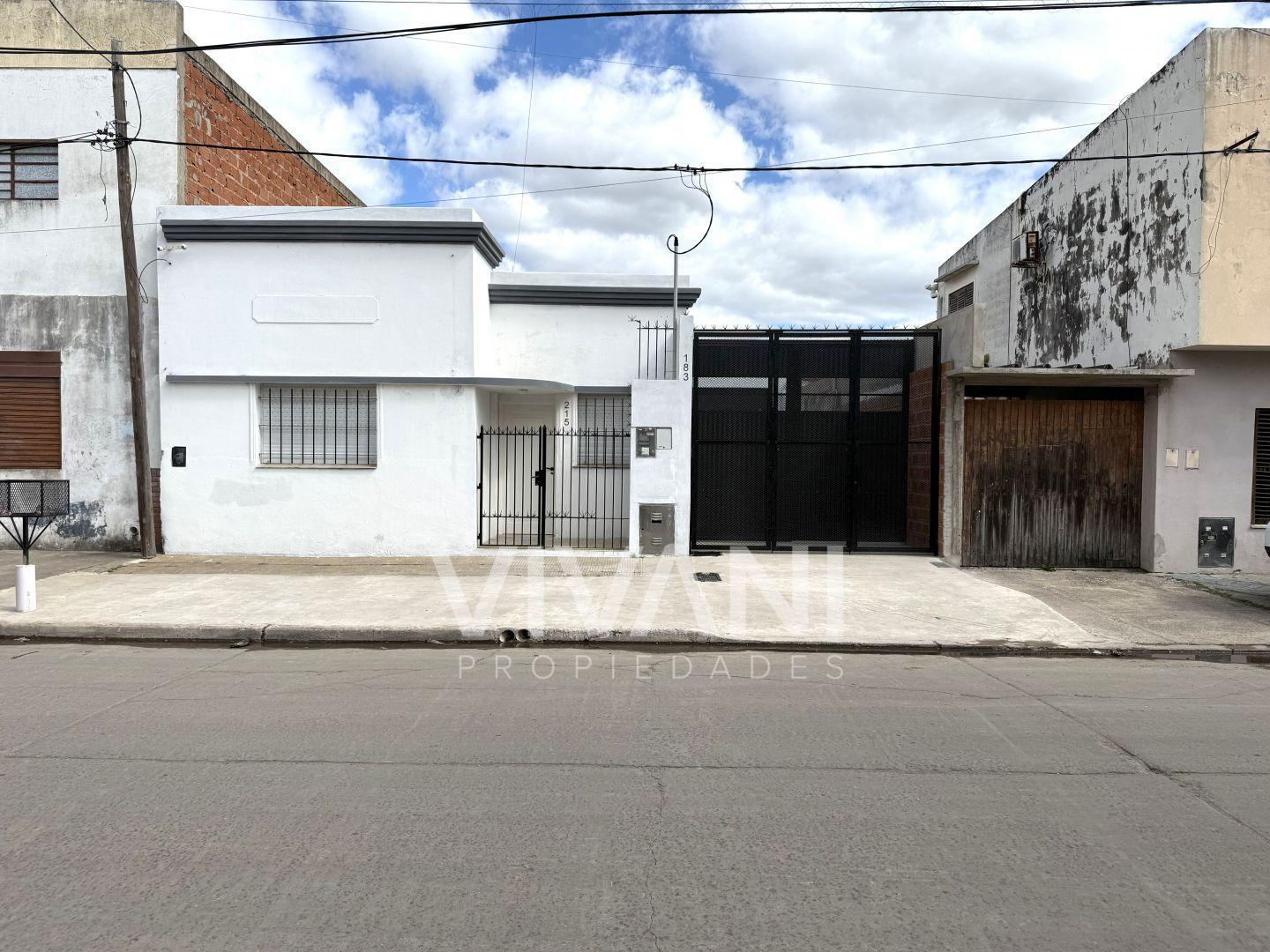 Foto de Galpón / Nave Industrial / Deposito + Casa u oficinas Calle 123 entre, imagen 1