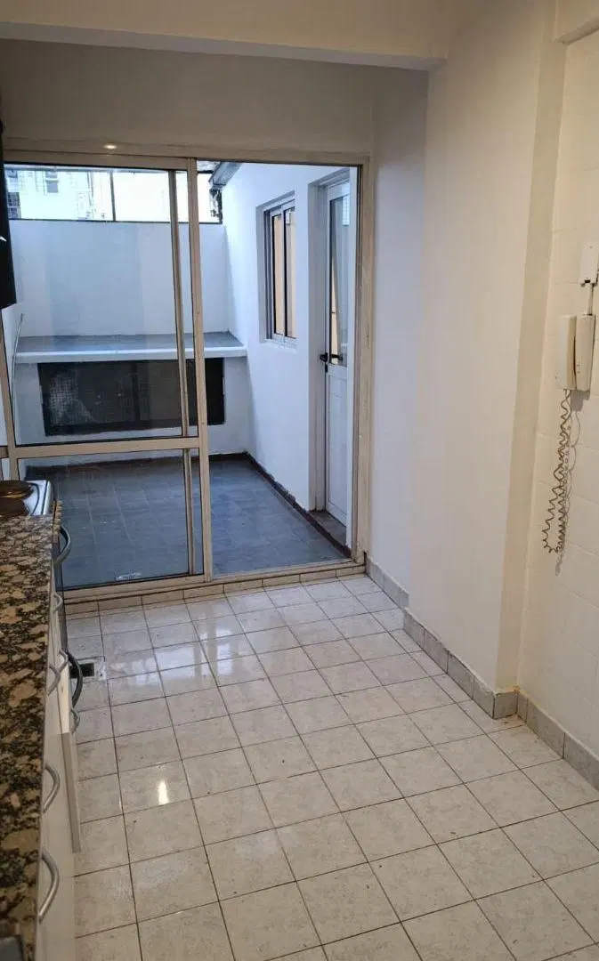 3 AMBIENTES MAS ESCRITORIO O TERCER DORMITORIO CON PATIO Y BALCON AL FRENTE 4