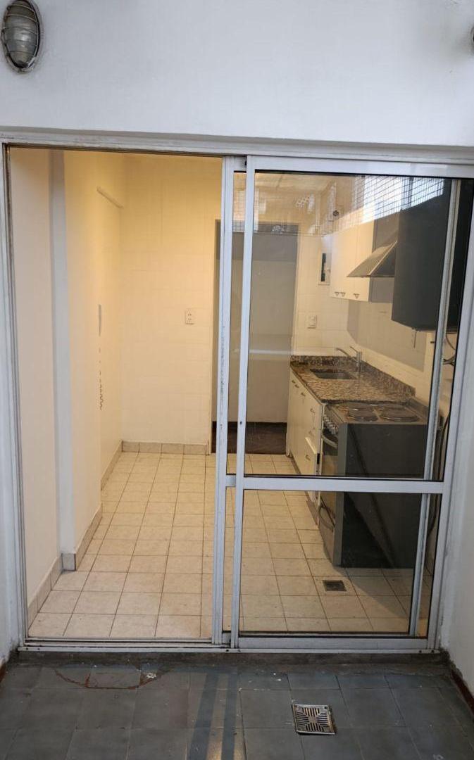 3 AMBIENTES MAS ESCRITORIO O TERCER DORMITORIO CON PATIO Y BALCON AL FRENTE