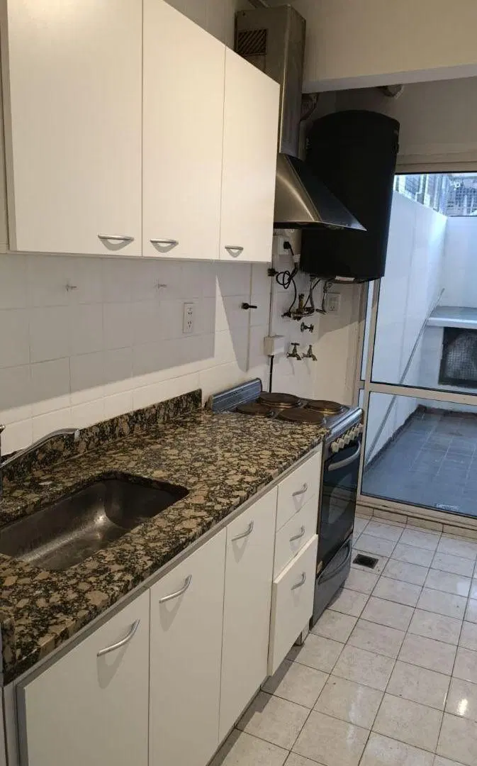3 AMBIENTES MAS ESCRITORIO O TERCER DORMITORIO CON PATIO Y BALCON AL FRENTE 2