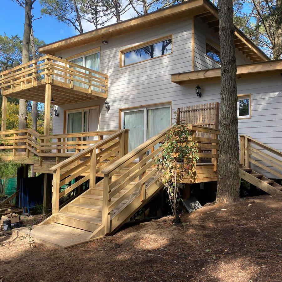 BARRIO ZORZAL, CARILÓ – CASA DE 3 AMBIENTES   TINY HOUSE EN MEDIO DEL BOSQUE