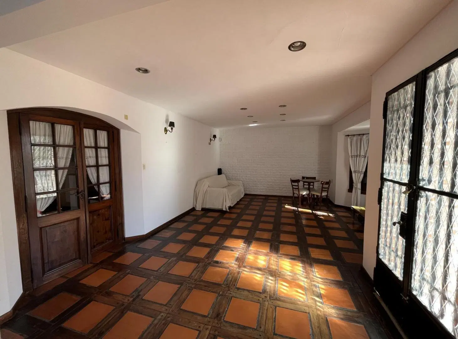 PICHINCHA 136, entre Guido y Suarez, Temperley Oeste - CHALET DE TRES DORMITORIOS SOBRE LOTE 496m2 2