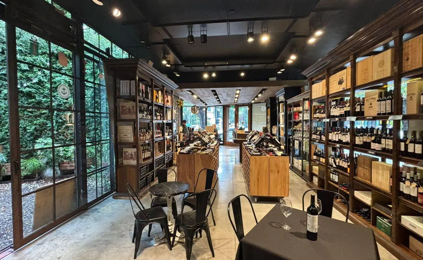Local en esquina Av. Elcano y Delgado 5