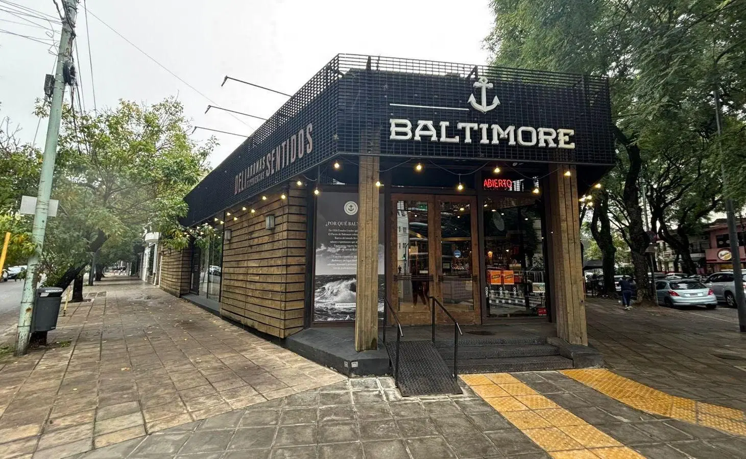 Local en esquina Av. Elcano y Delgado 1