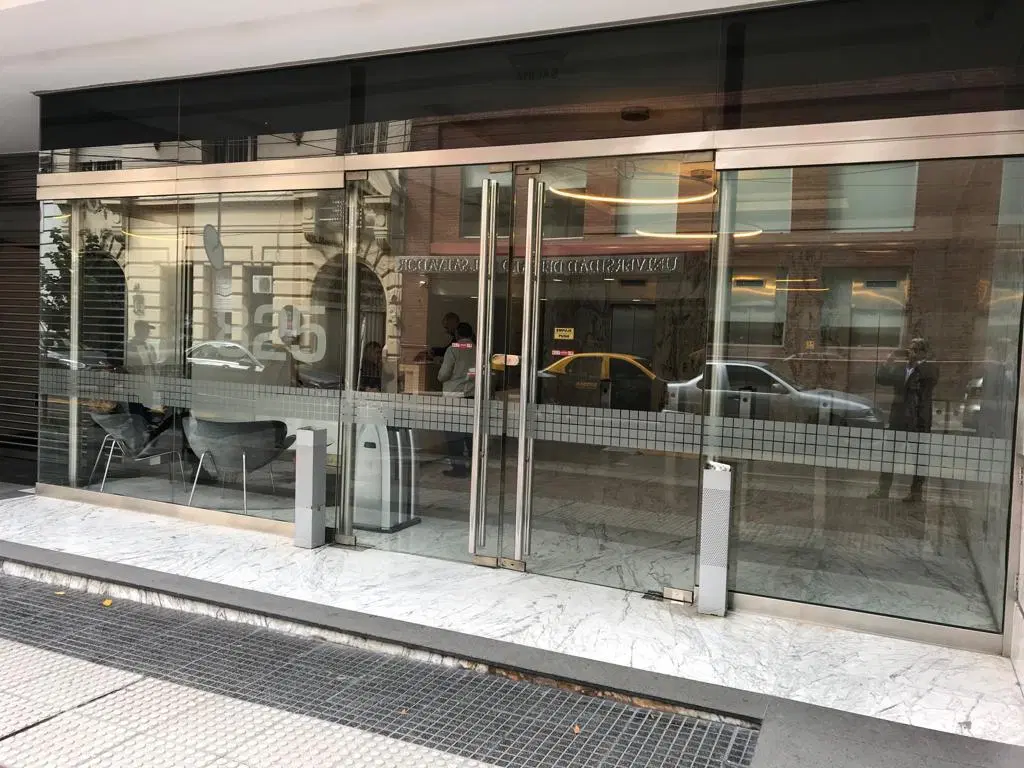 OFICINA EN AV CORDOBA Y MONTEVIDEO EN ALQUILER 1000mts 2
