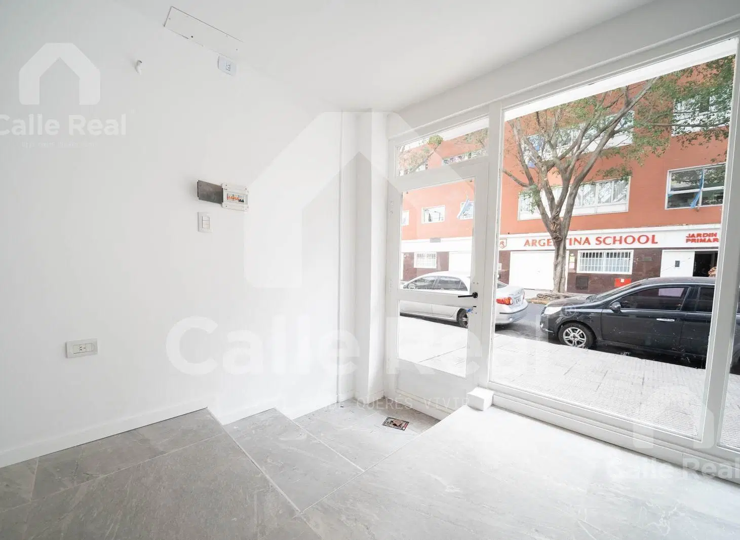 Local en Chacarita con amplio Frente ideal cafeterias 3