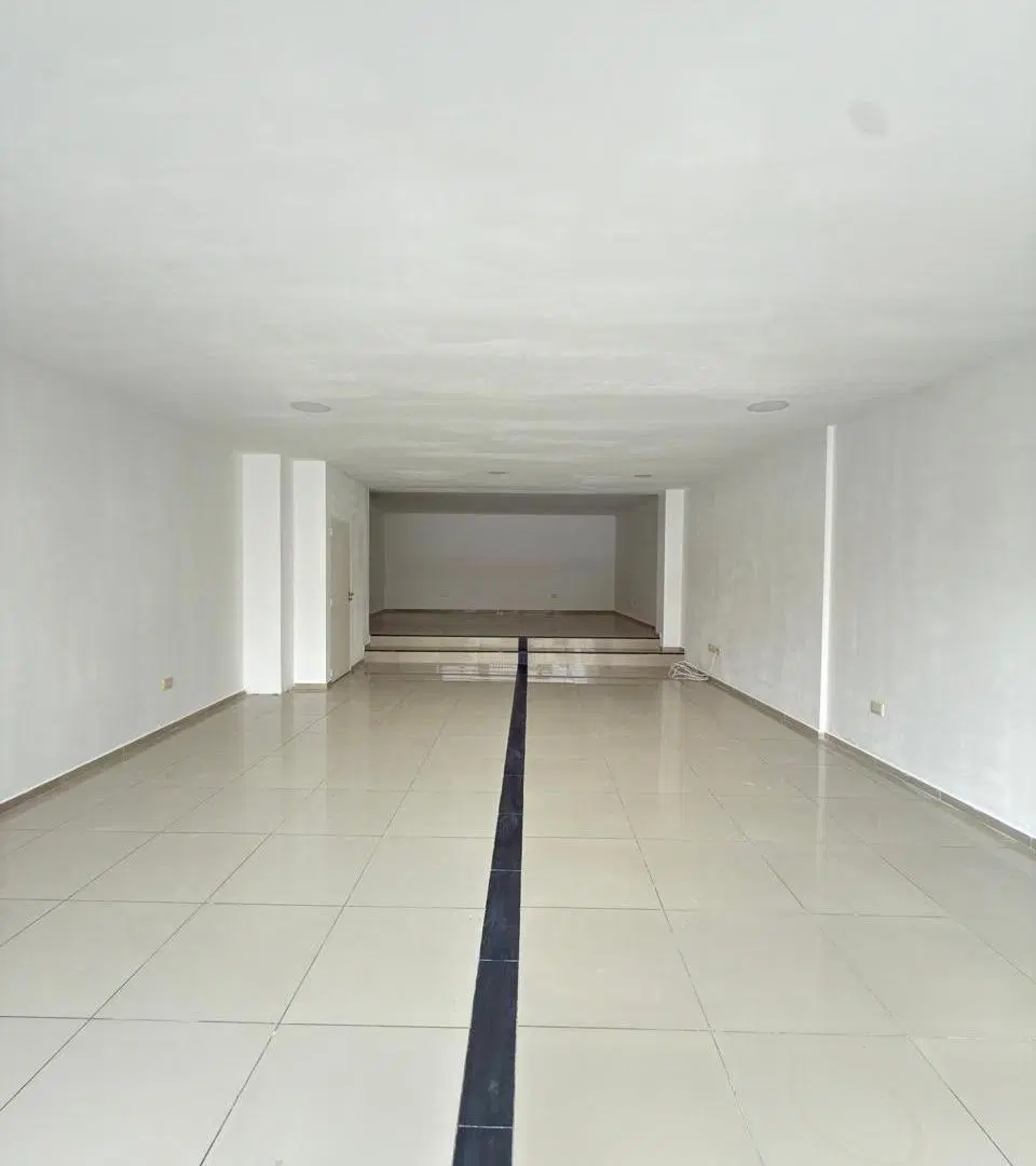 Local Comercial en Excelente ubicación - La Rioja 532 4