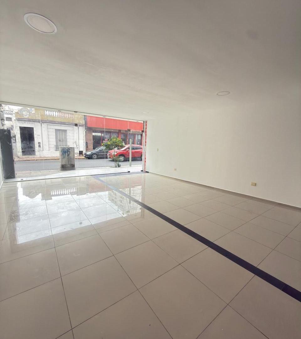 Local Comercial en Excelente ubicación - La Rioja 532