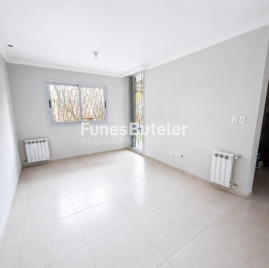Duplex de 3 dormitorios en Barrio Jardin 2