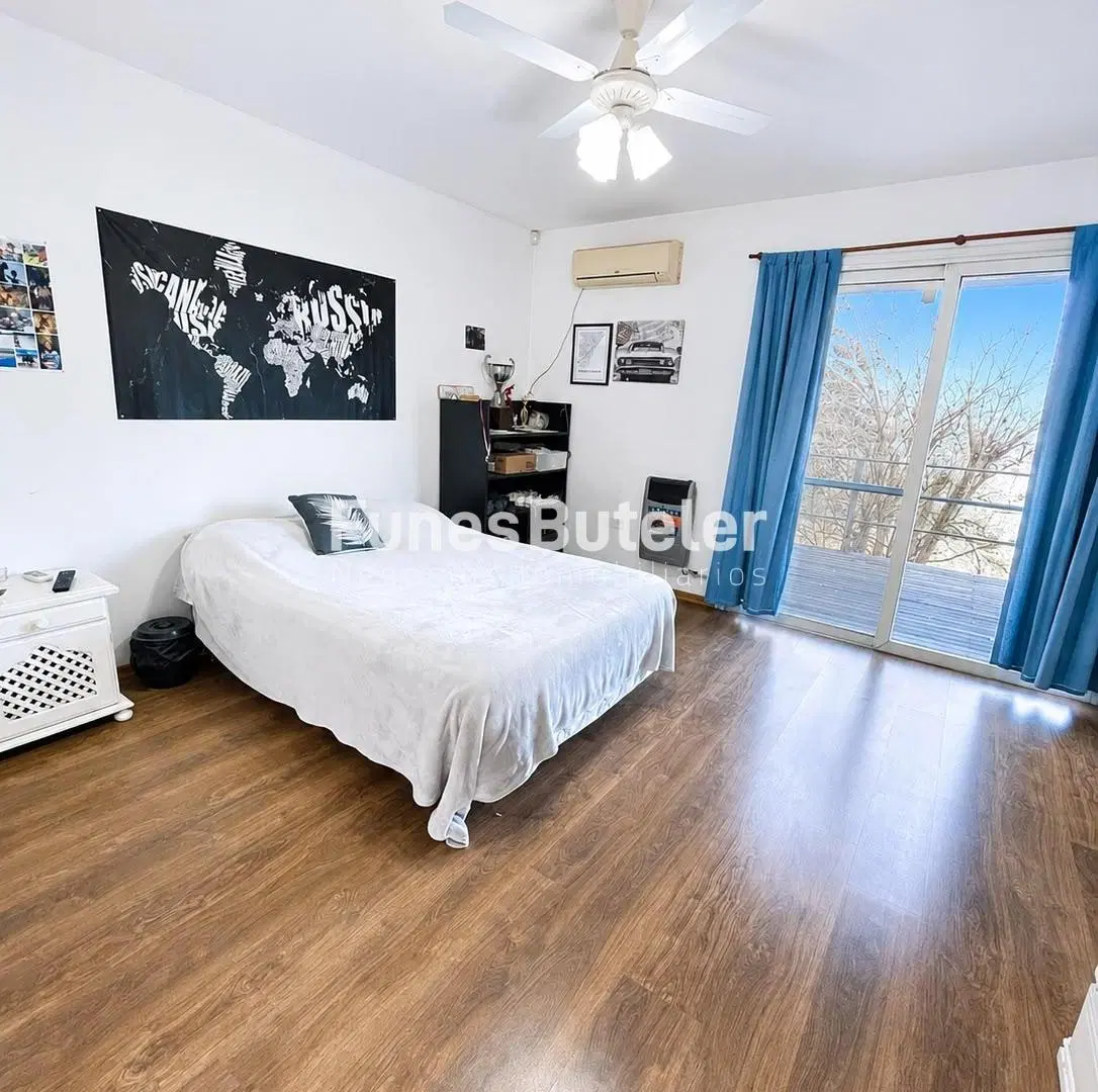 Hermosa Casa en Venta 4 dorm. con Pileta - Complejo Cerrado Villa Warcalde - Av. Jose E Zanon 3
