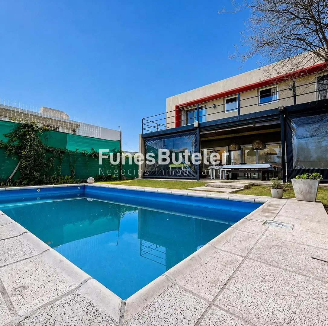 Hermosa Casa en Venta 4 dorm. con Pileta - Complejo Cerrado Villa Warcalde - Av. Jose E Zanon 5