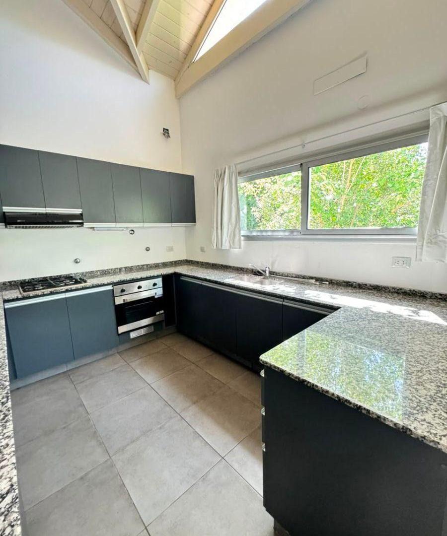 Foto de Casa en Alquiler - Barrio Valle del Golf - 3 Dorm. con Pileta, imagen 2