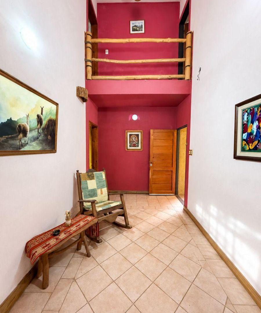Foto de Casa en Venta 5 dormitorios, Cochera Doble y Patio con Quincho - 12 de, imagen 4