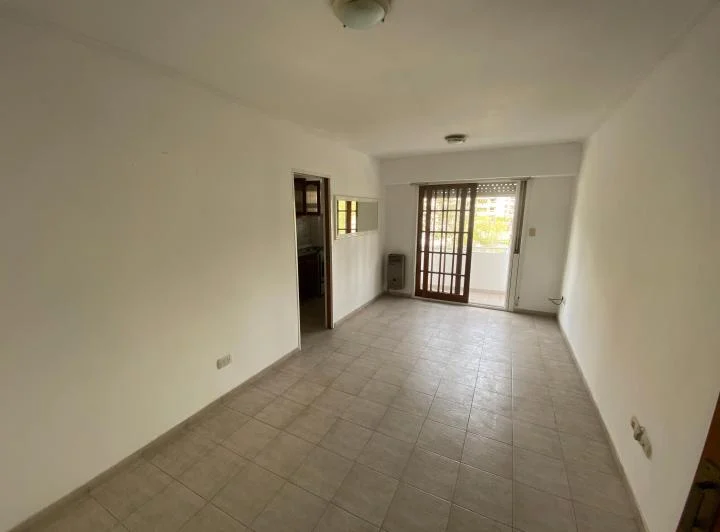 Departamento 1 dormitorio en alquiler, Av 13 e/ Plaza Paso y calle 43, La Plata 2